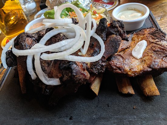 Café de Klos signature dishes Biefstul van de haas
Lamskoteletten
Prime Rib
